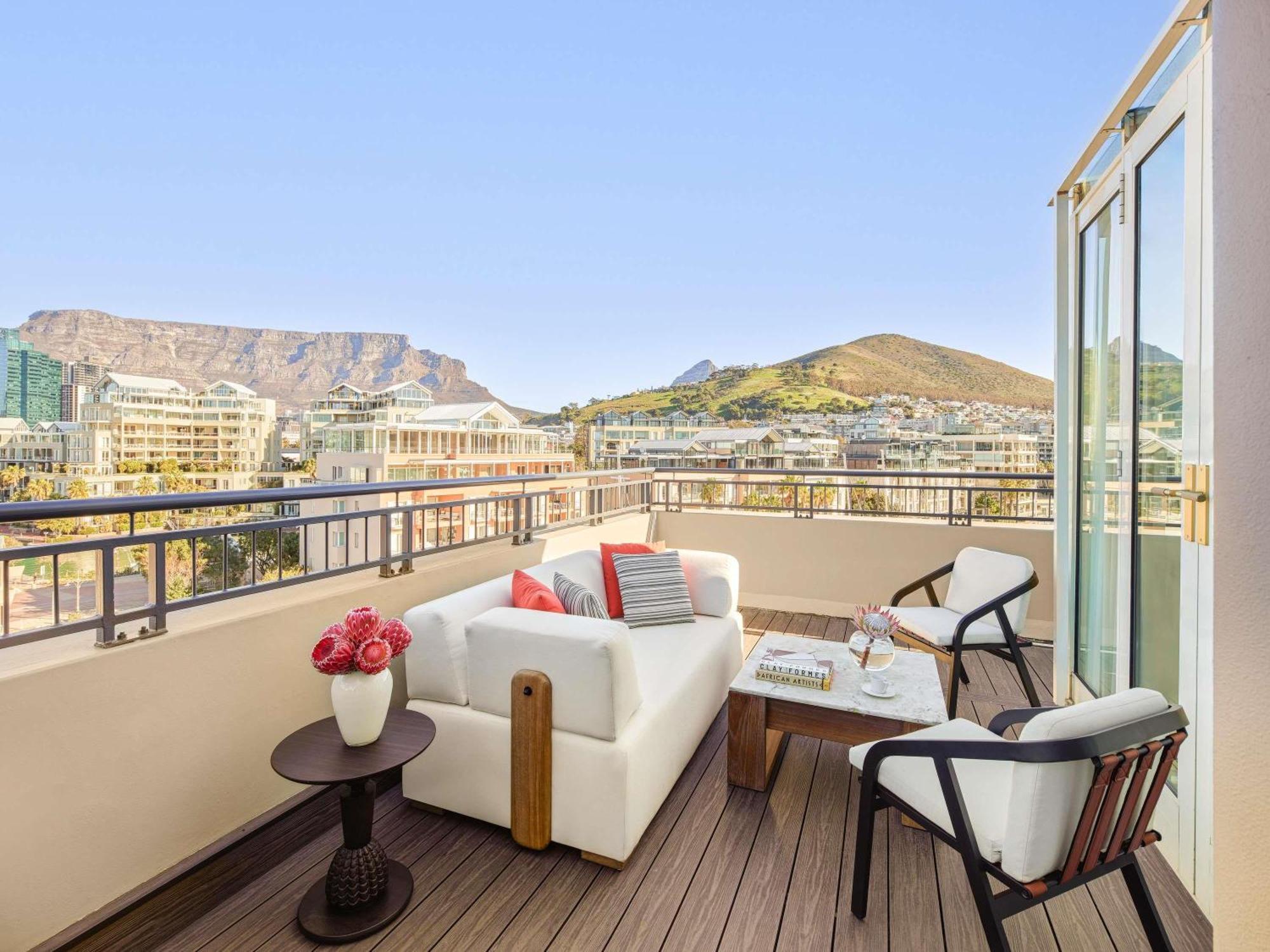 Cape Grace & Hotel